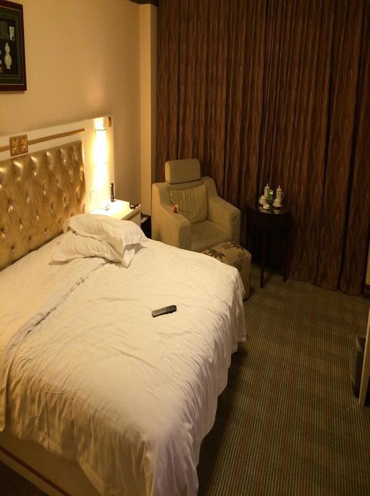 Yantai Asia Hotel Экстерьер фото