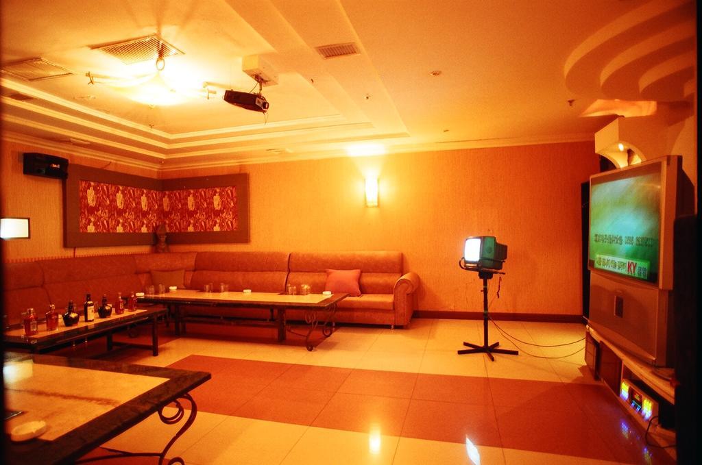 Yantai Asia Hotel Экстерьер фото